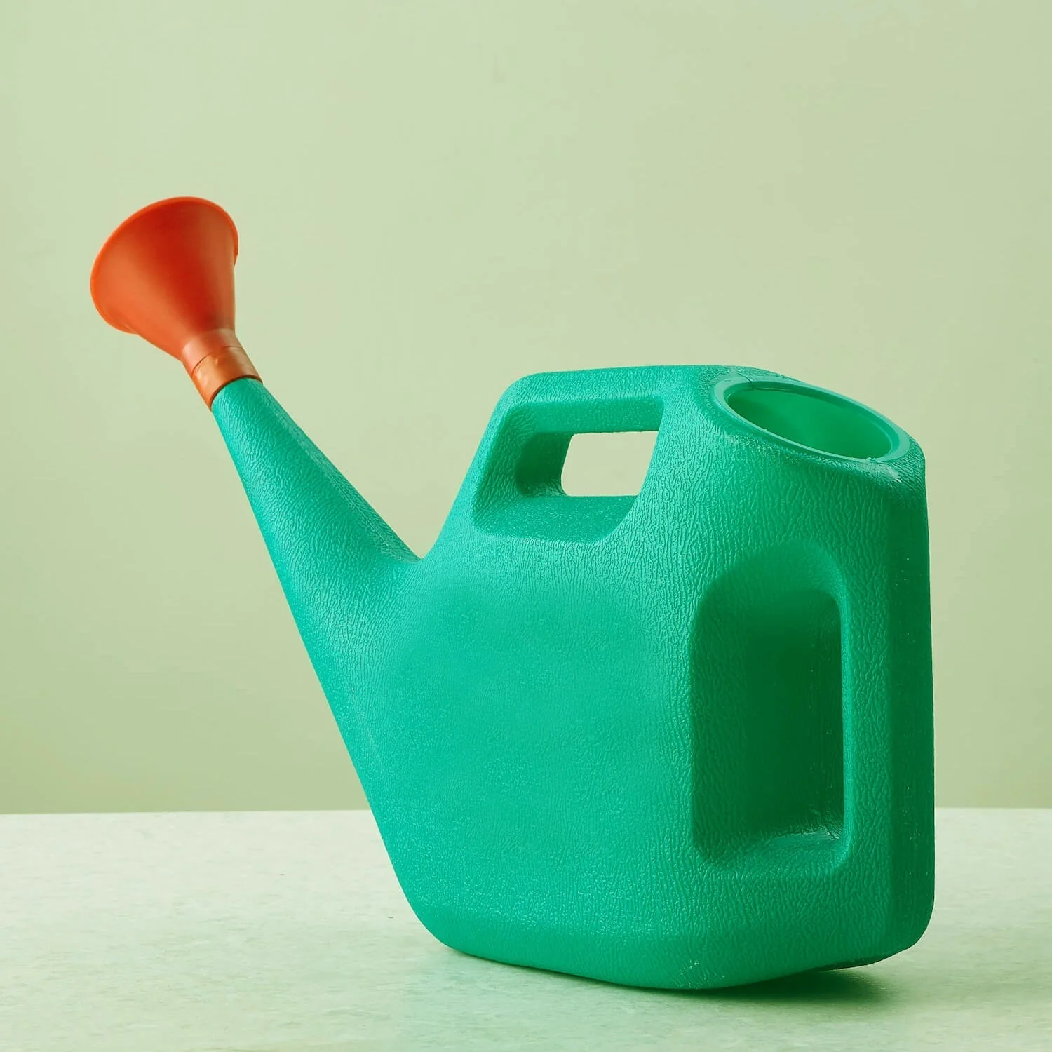Plastic Watering Can – Lightweight Garden Sprayer (54×15×26 cm)