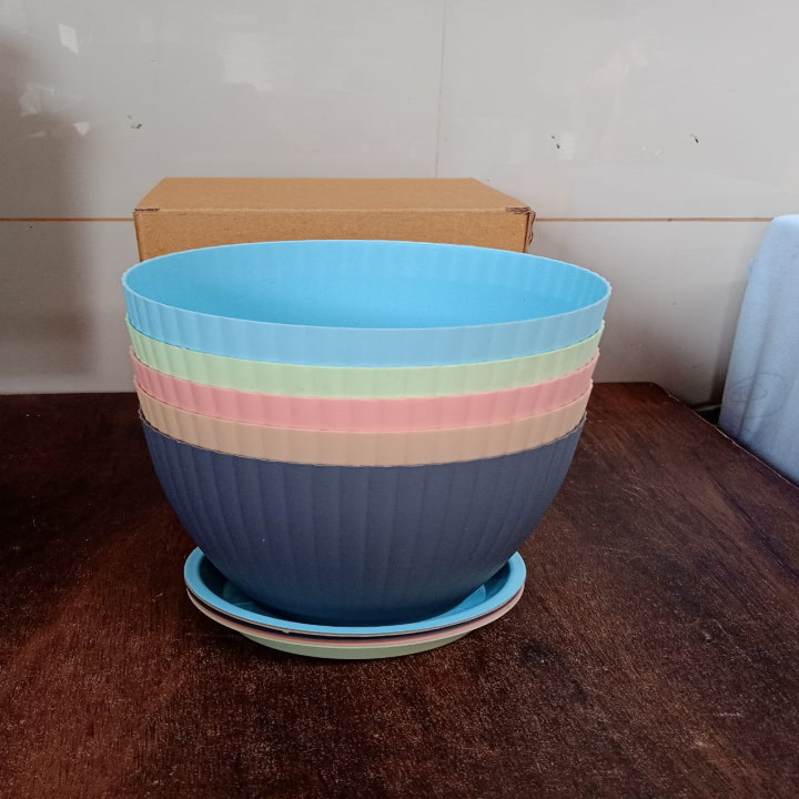 Plastic Flower Pot with Bottom Tray – thumb